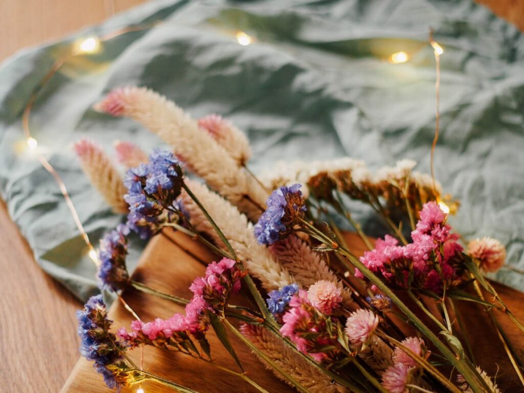 Comment faire sécher des fleurs et garder leur couleur ?