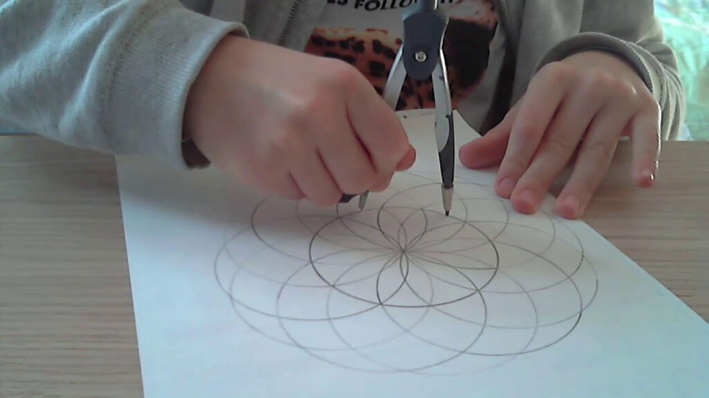 Comment faire une rose avec un compas ? Comment faire une rose avec un compas ?