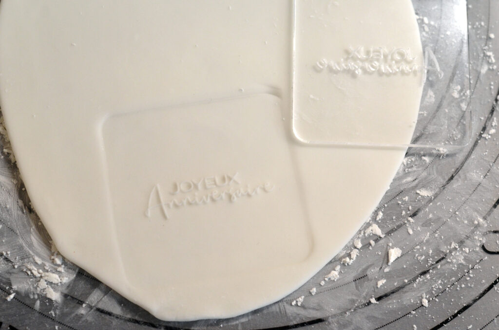 Comment peindre sur de la pâte à sucre ?