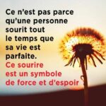 Toujours garder le sourire in English with examples - Translated